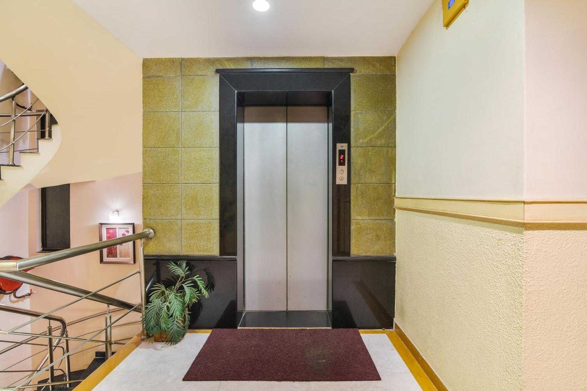 Capital O 37664 Hotel Grand Plaza Coimbatore Esterno foto