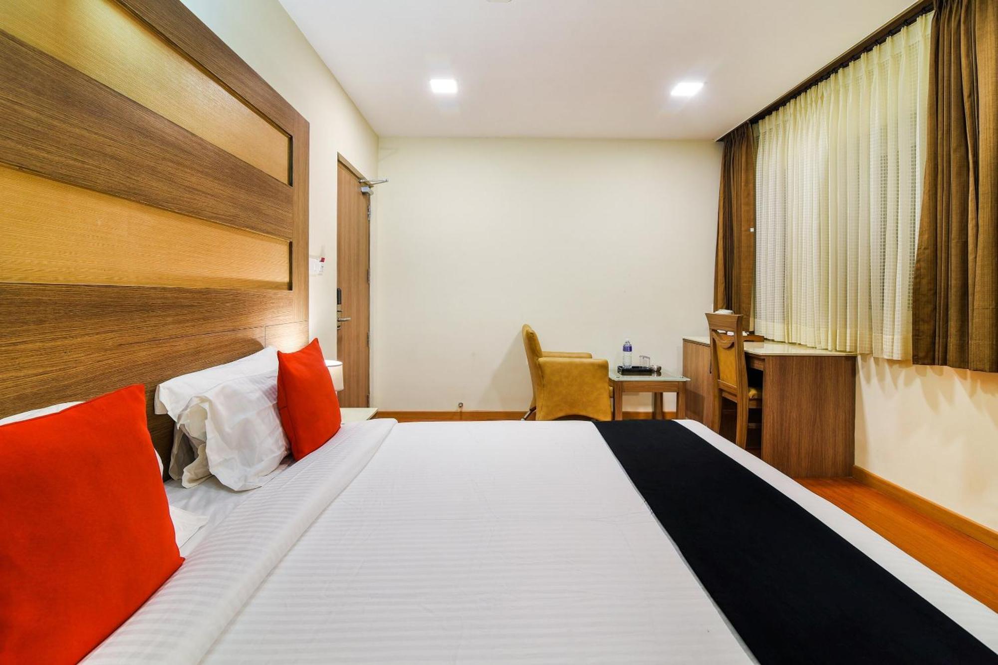 Capital O 37664 Hotel Grand Plaza Coimbatore Esterno foto
