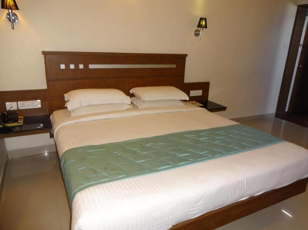 Capital O 37664 Hotel Grand Plaza Coimbatore Esterno foto