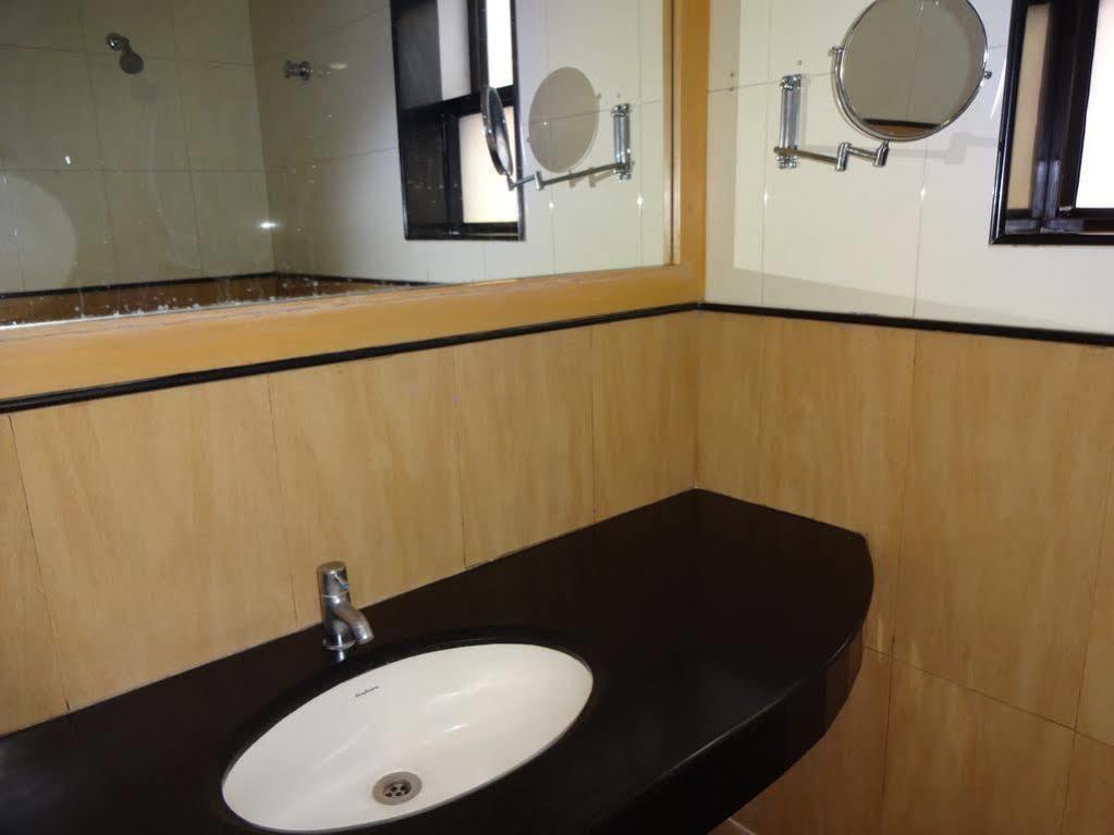 Capital O 37664 Hotel Grand Plaza Coimbatore Esterno foto