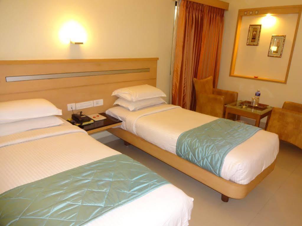 Capital O 37664 Hotel Grand Plaza Coimbatore Esterno foto