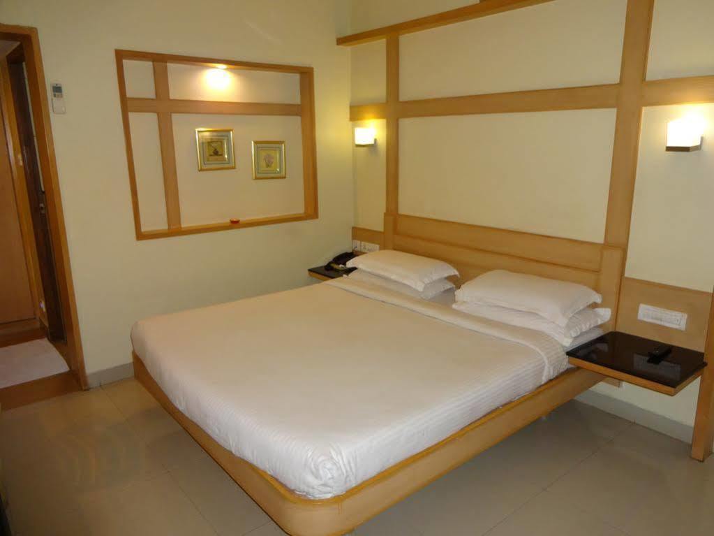 Capital O 37664 Hotel Grand Plaza Coimbatore Esterno foto